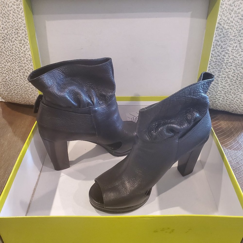 Gianni Bini Jet Set Booties (LIKE NEW)
